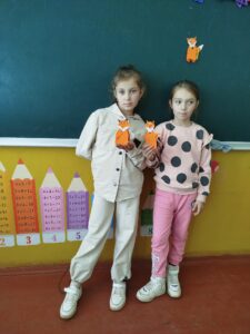 іграшка з картону