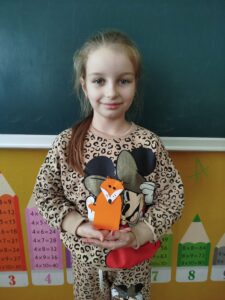 іграшка з картону