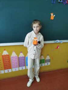 іграшка з картону