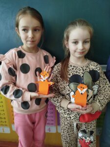 іграшка з картону