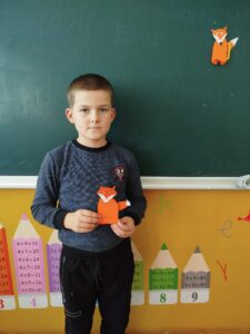 іграшка з картону