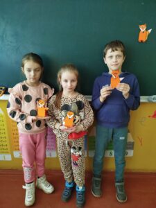 іграшка з картону