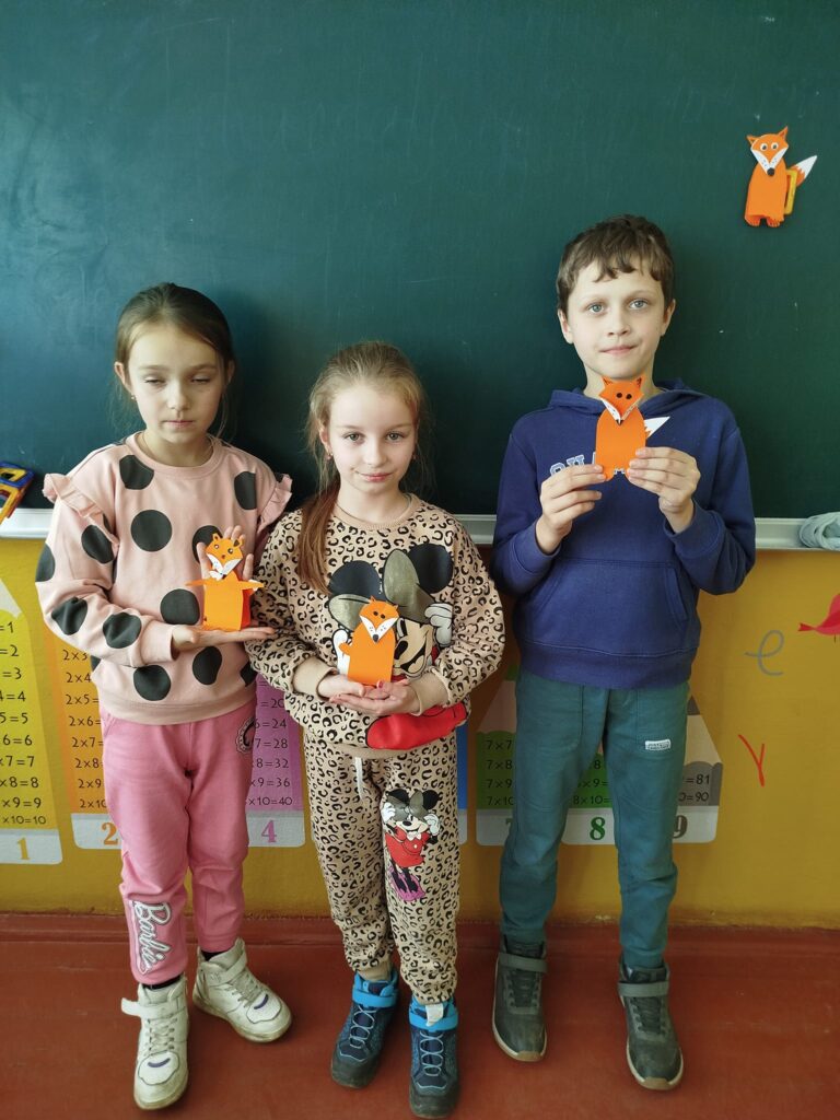 іграшка з картону