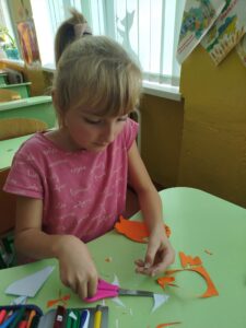 іграшка з картону