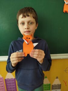 іграшка з картону